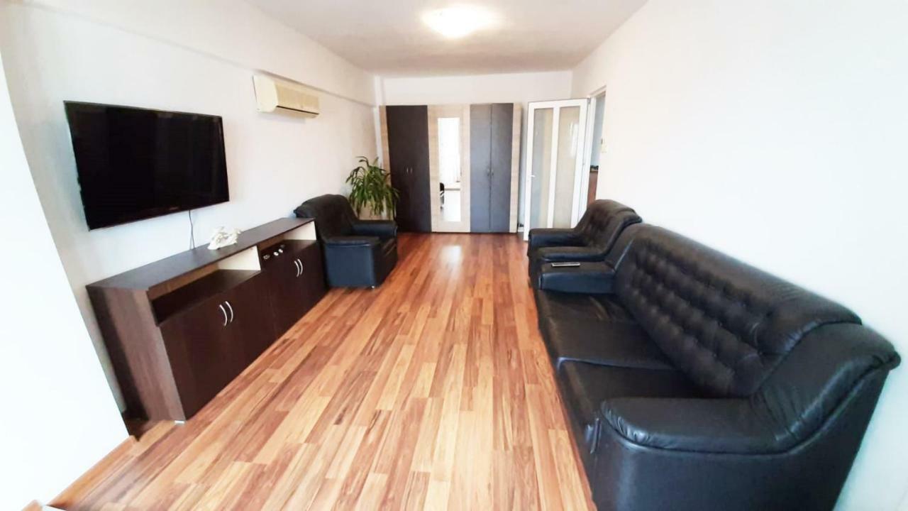 Ultracentral - Apartament Modern - Panoramic View Bacău Exteriör bild