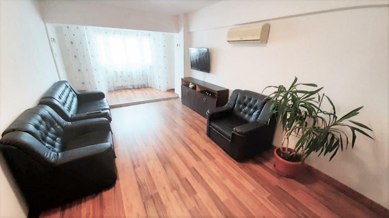 Ultracentral - Apartament Modern - Panoramic View Bacău Exteriör bild